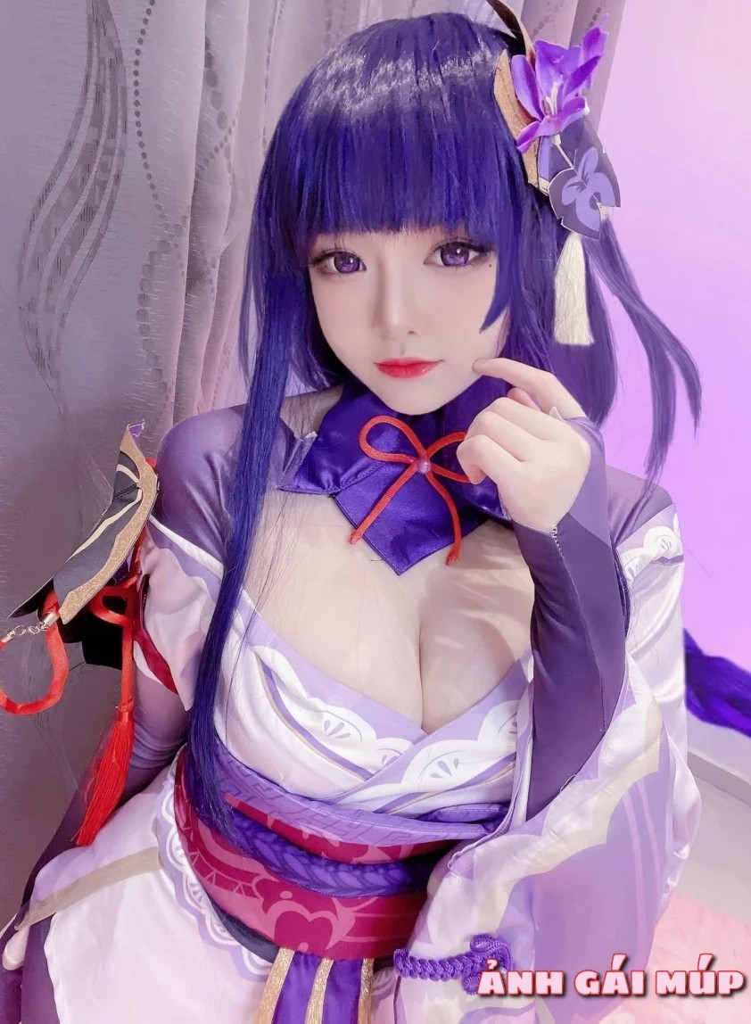 Cosplayer chăm chút từng chi tiết
