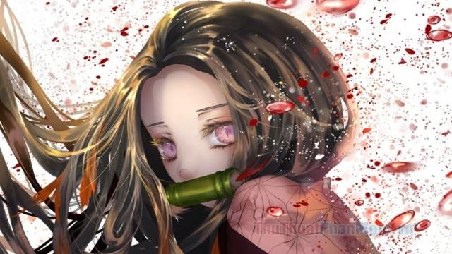 Nezuko với gương mặt đỏ bừng vì ngại ngùng, đôi mắt long lanh đầy cảm xúc